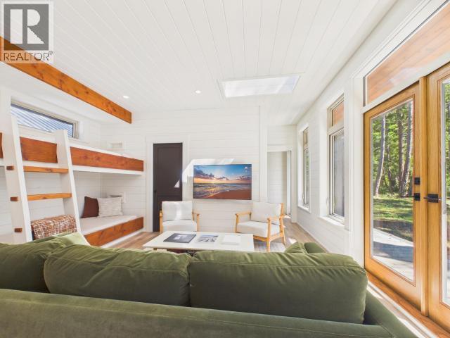 920/16 SPILSBURY DRIVE, Savary Island