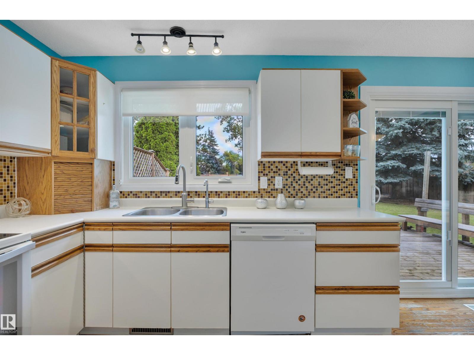 7416 33 Avenue NW - Image 12