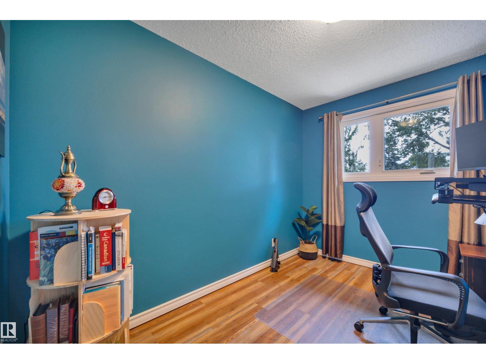 7416 33 Avenue NW - 22