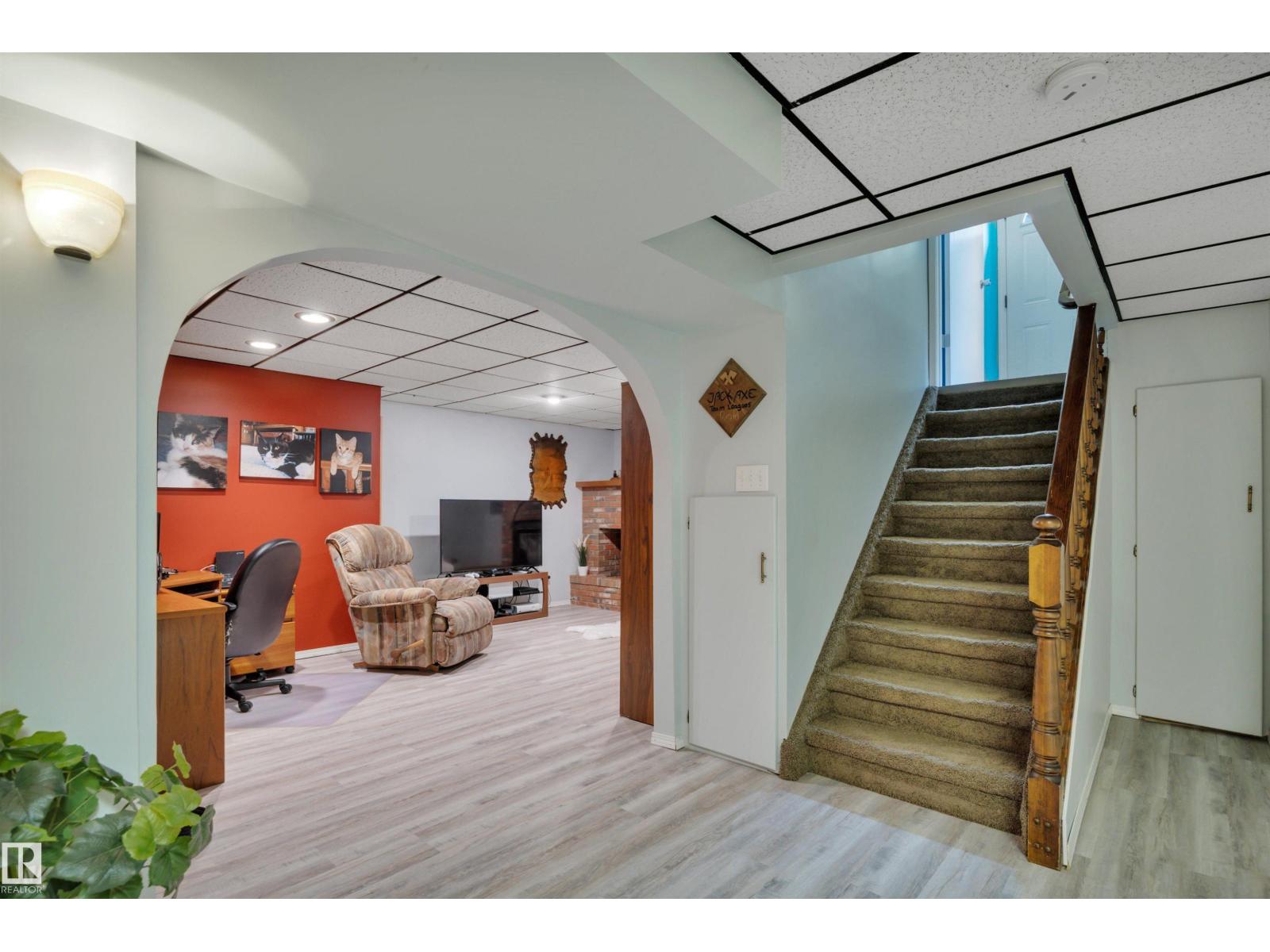 7416 33 Avenue NW - 32