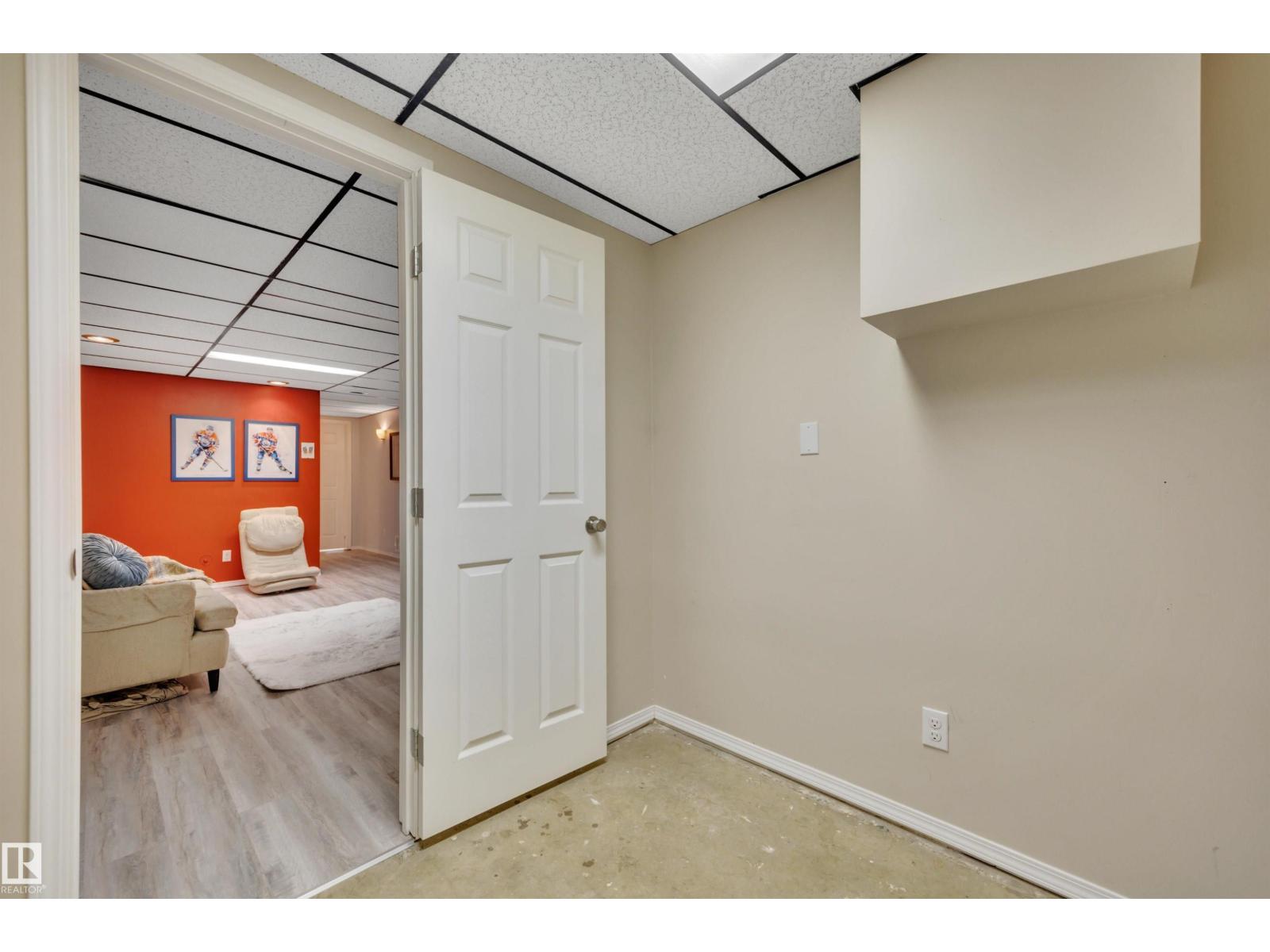 7416 33 Avenue NW - 40
