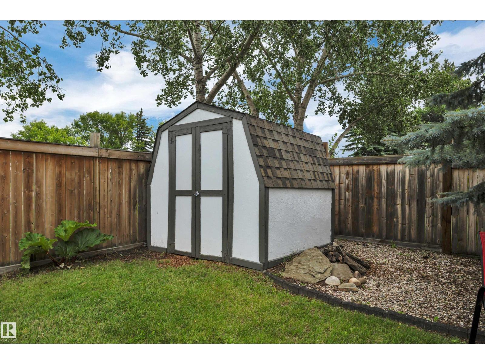7416 33 Avenue NW - 55