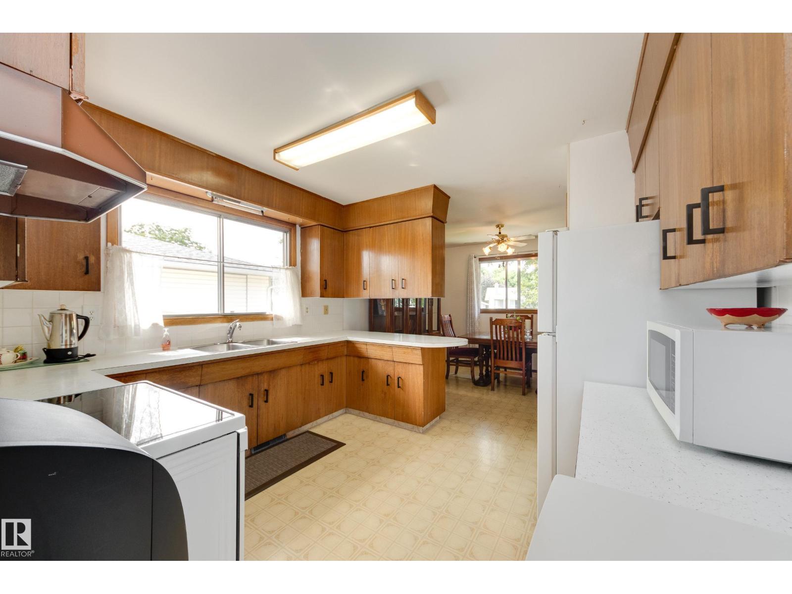 7 STRATHCONA PL - 10