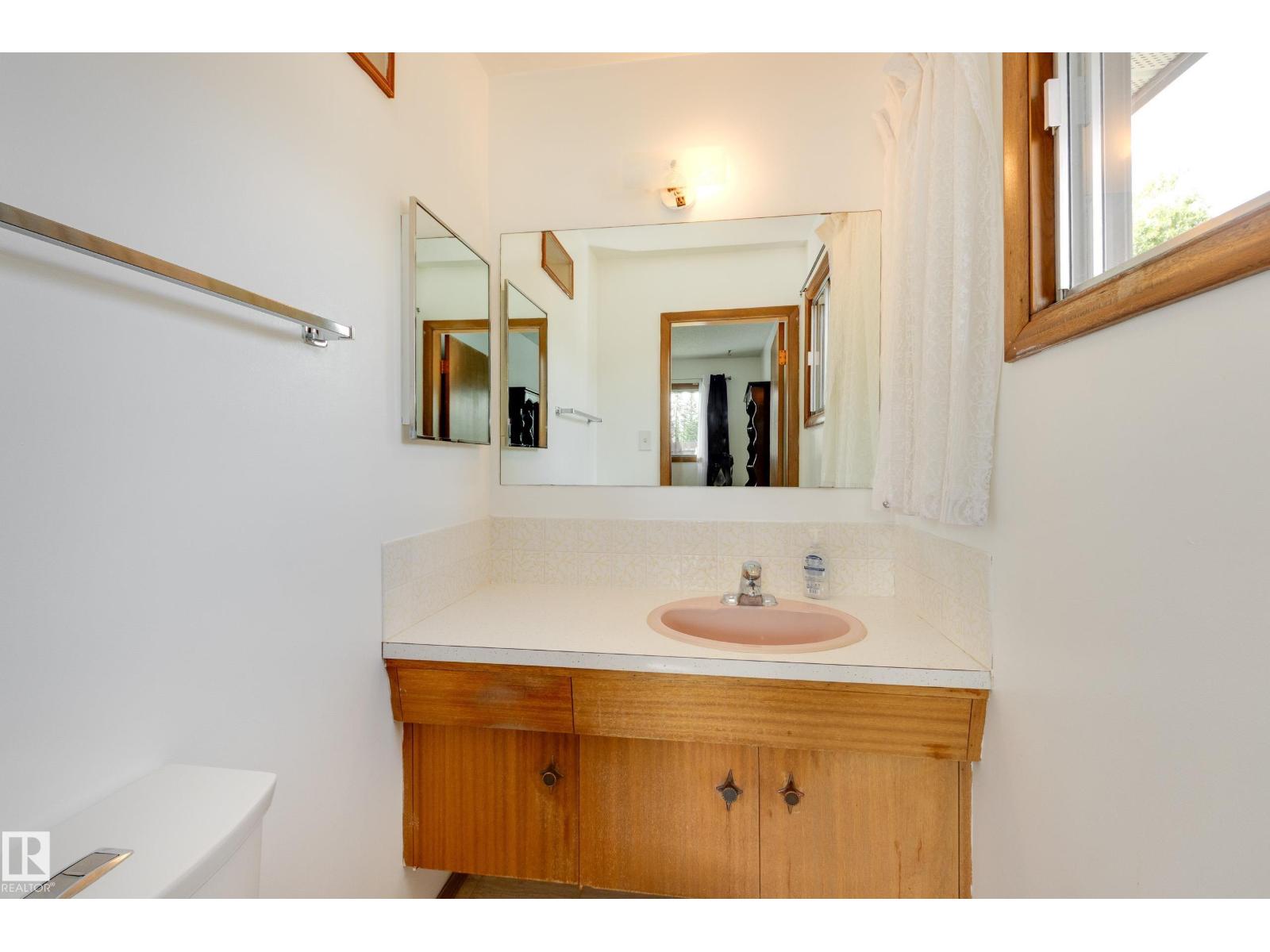 7 STRATHCONA PL - 12