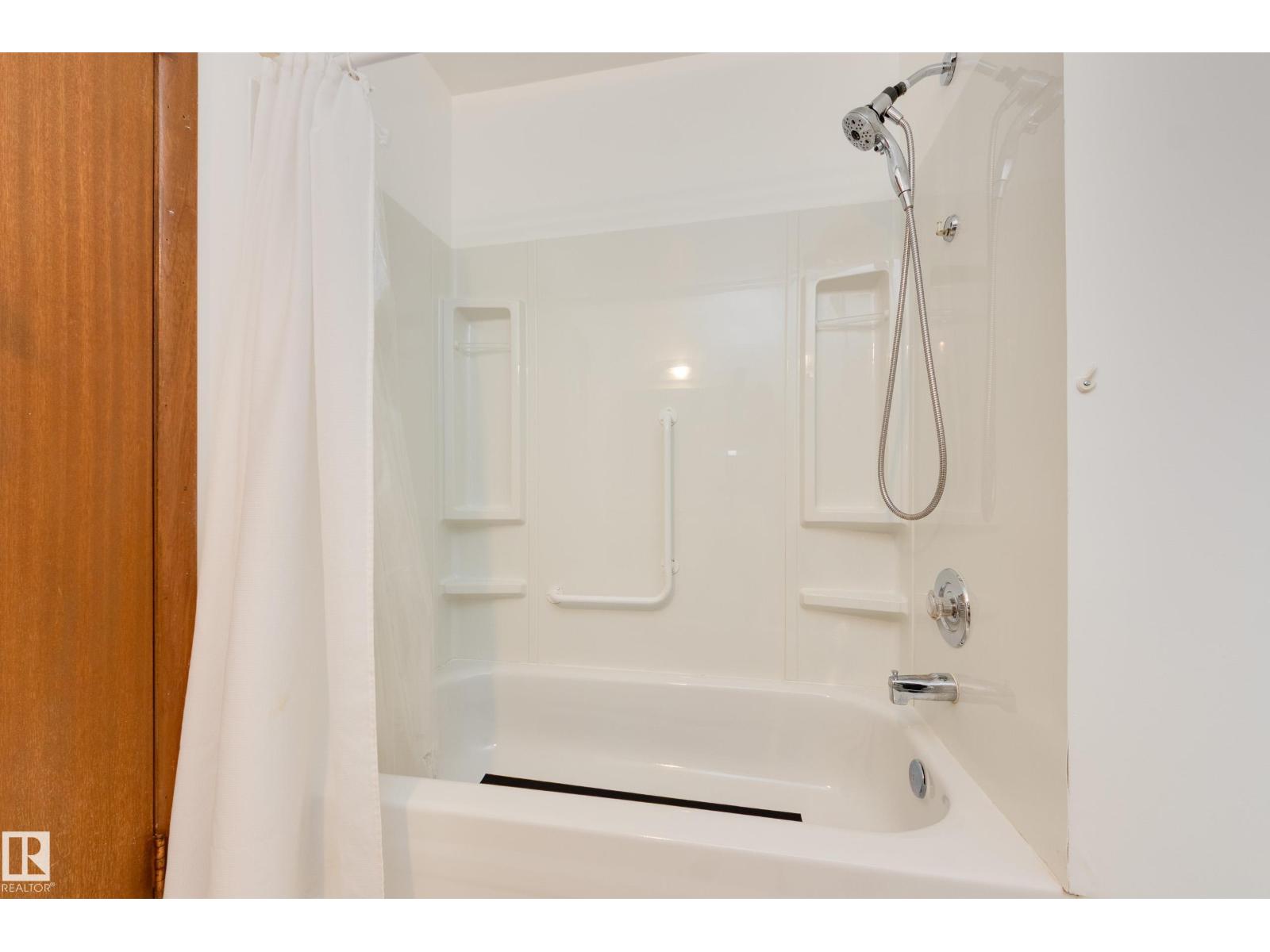 7 STRATHCONA PL - 16