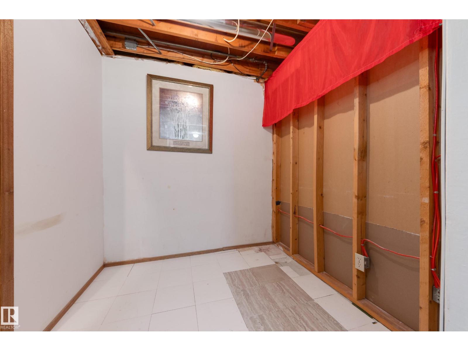 7 STRATHCONA PL - 24