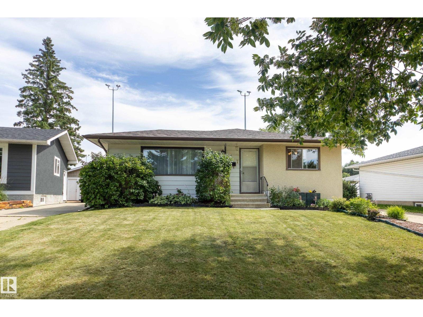 7 STRATHCONA PL - 28