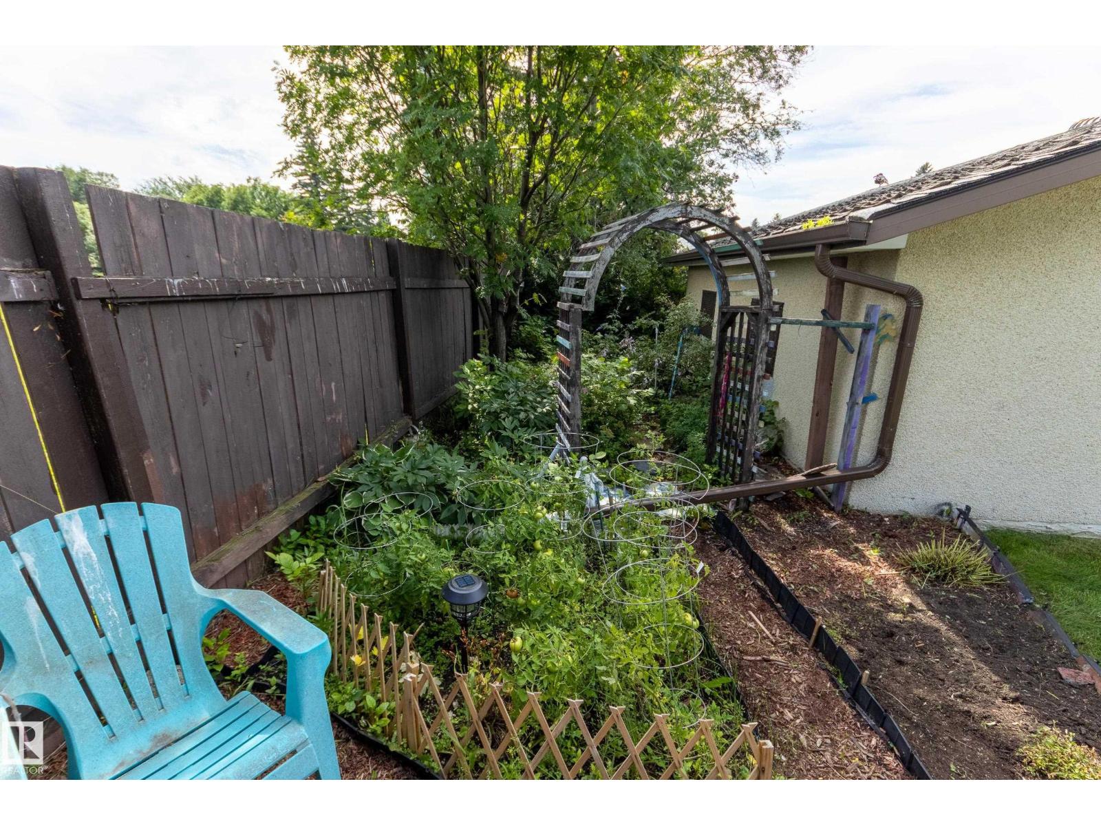 7 STRATHCONA PL - 36
