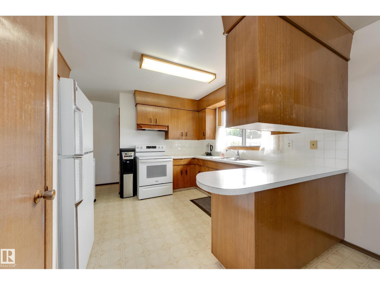 7 STRATHCONA PL - 6