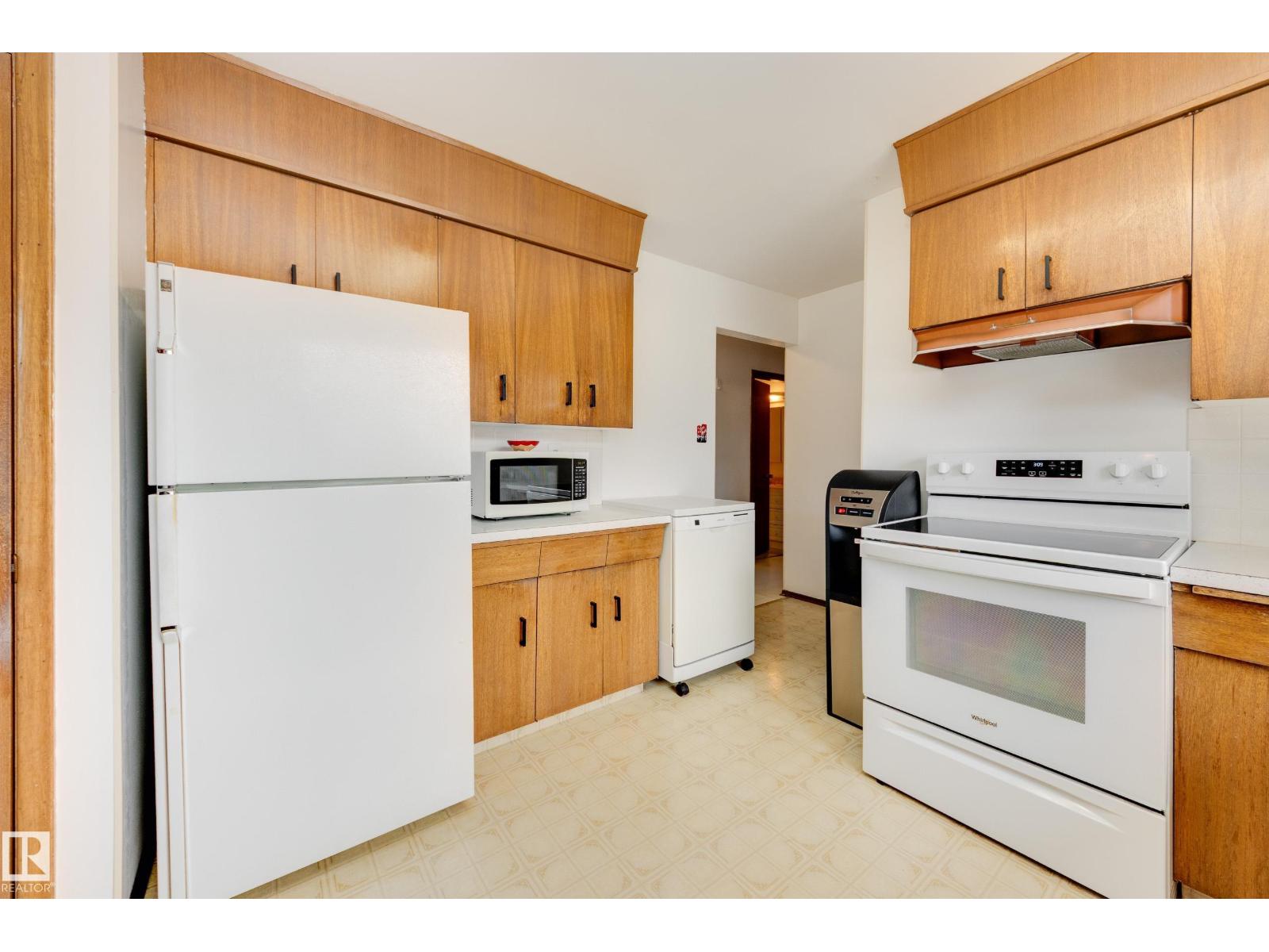 7 STRATHCONA PL - 8