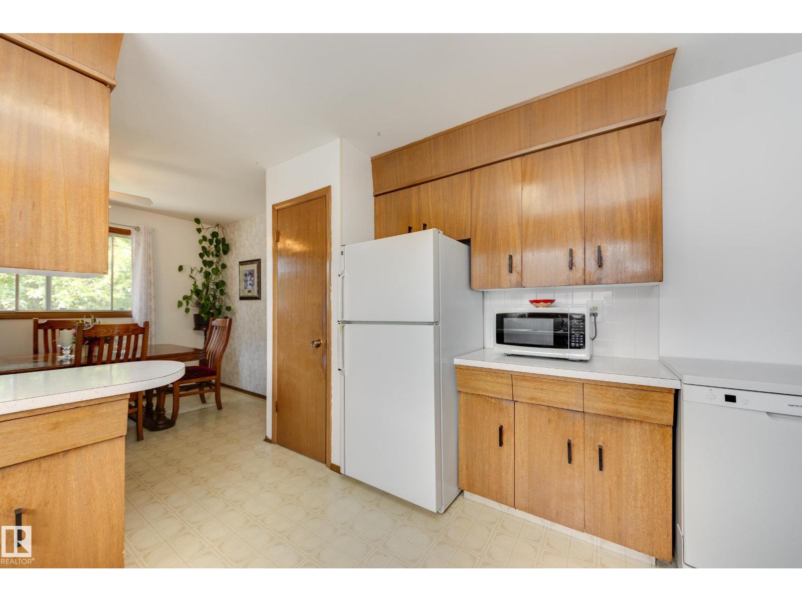 7 STRATHCONA PL - 9