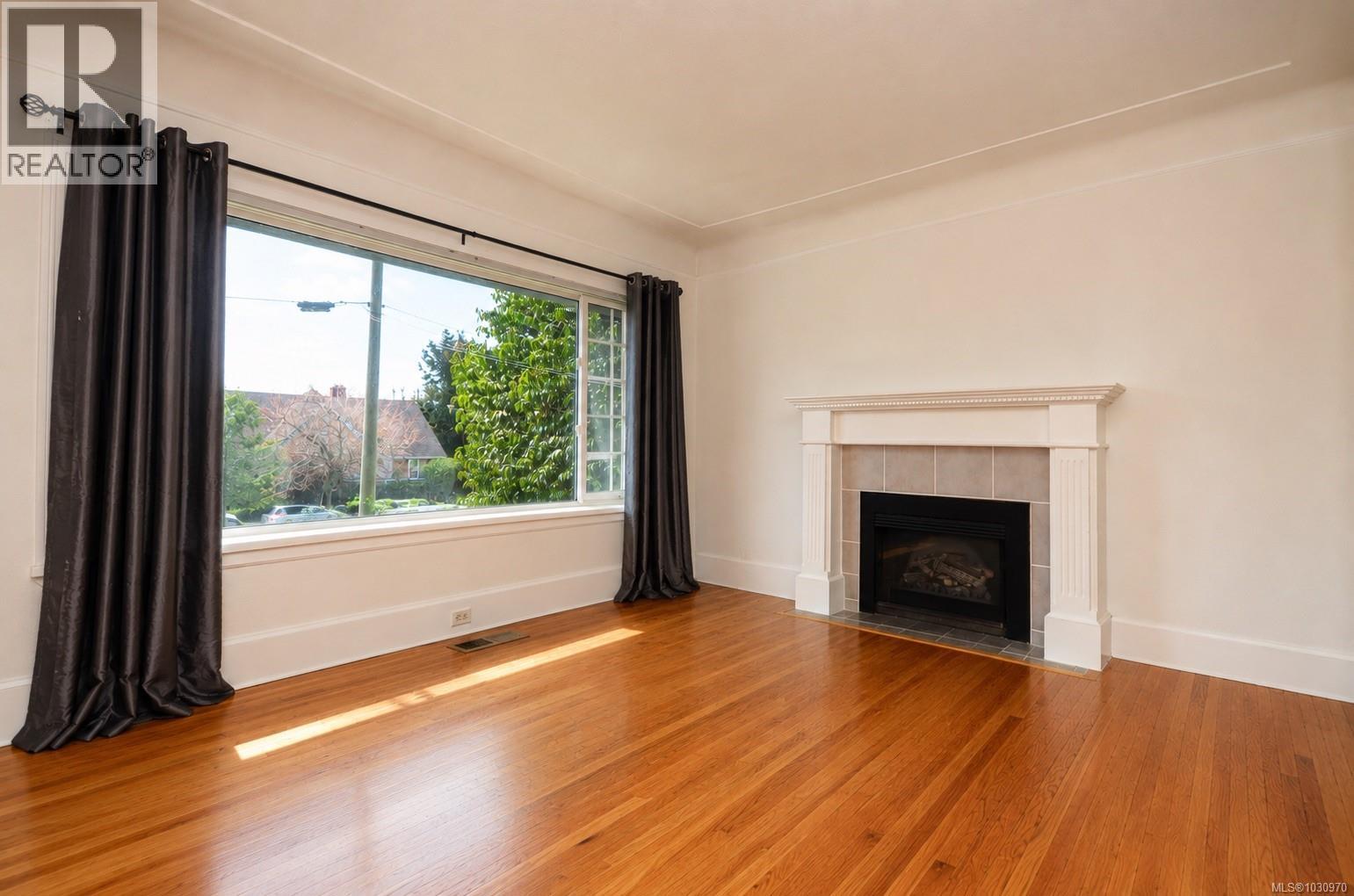 1044 Wollaston St - 8