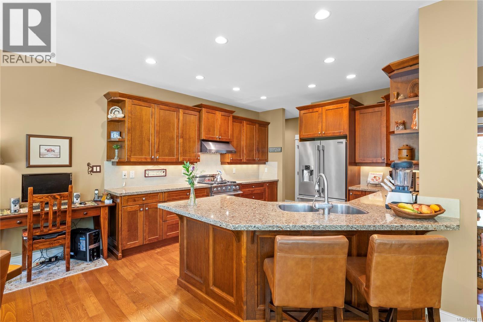 649 Eaglewood Crt - 4