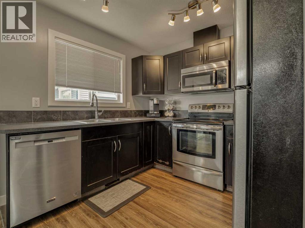 #9 241 Silkstone Road W - Image 12