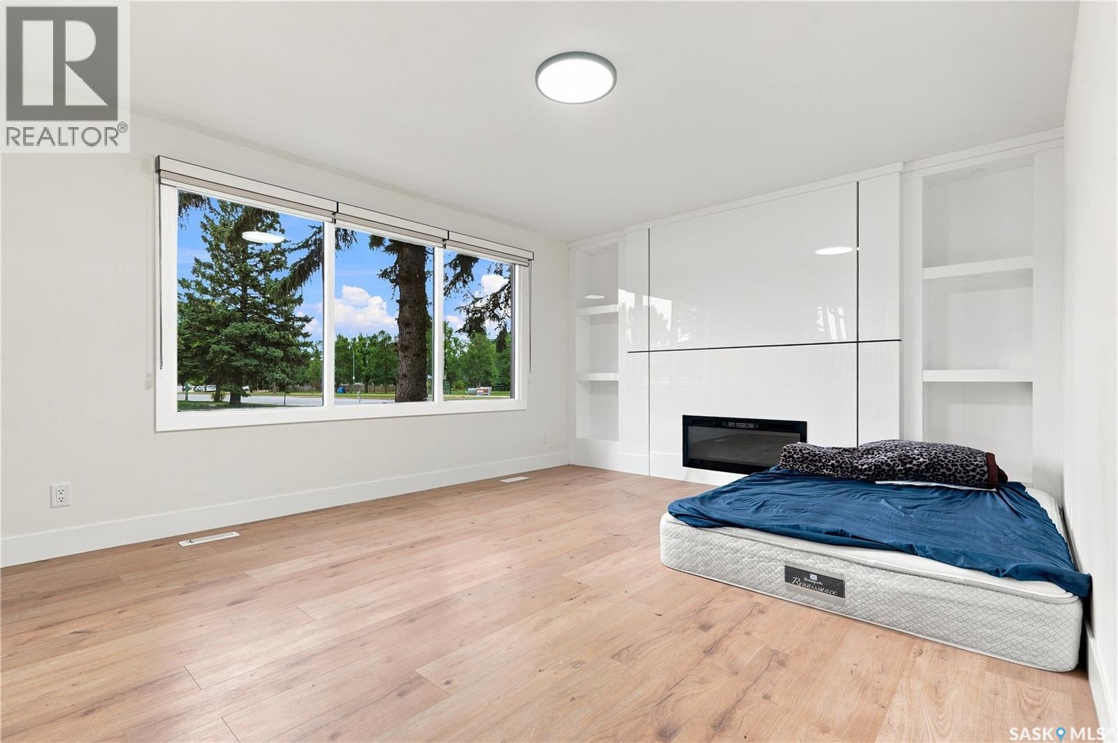 702 McKercher DRIVE - 32