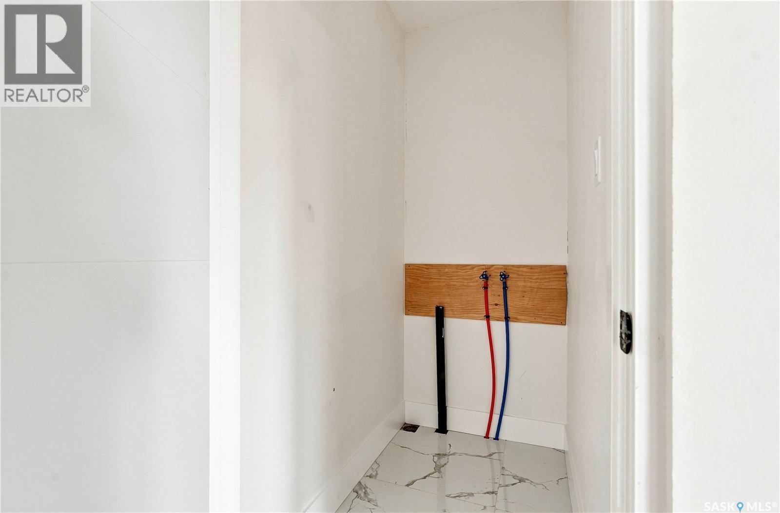 702 McKercher DRIVE - Image 39