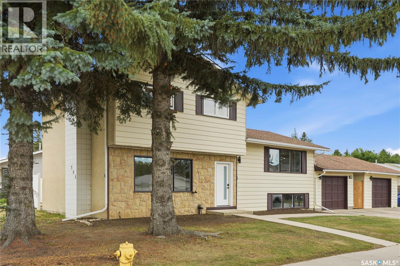 702 McKercher DRIVE - 4