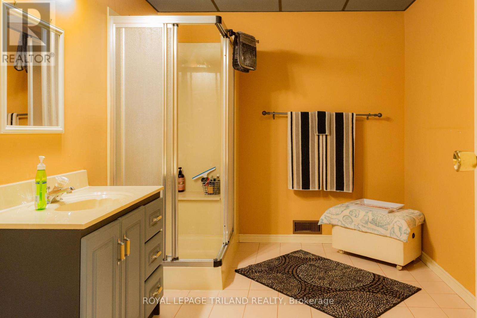 419 MCNAY PLACE - 32
