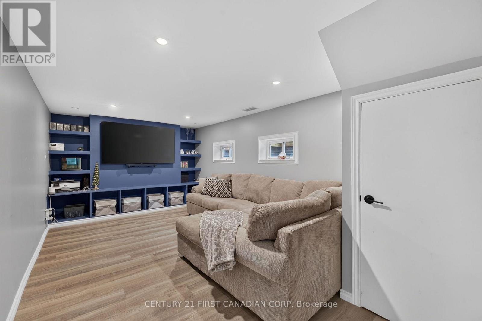 285 PANORMA CRESCENT - 37