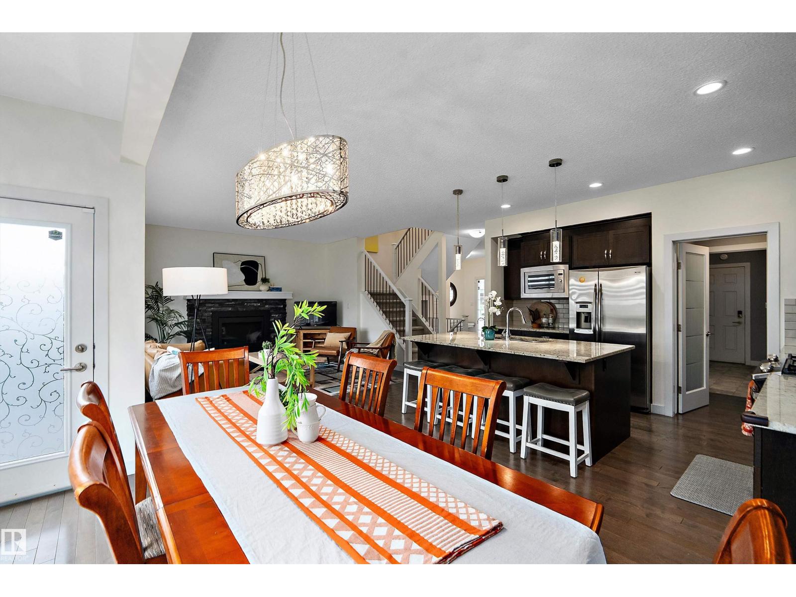 15832 11 AV SW - 12