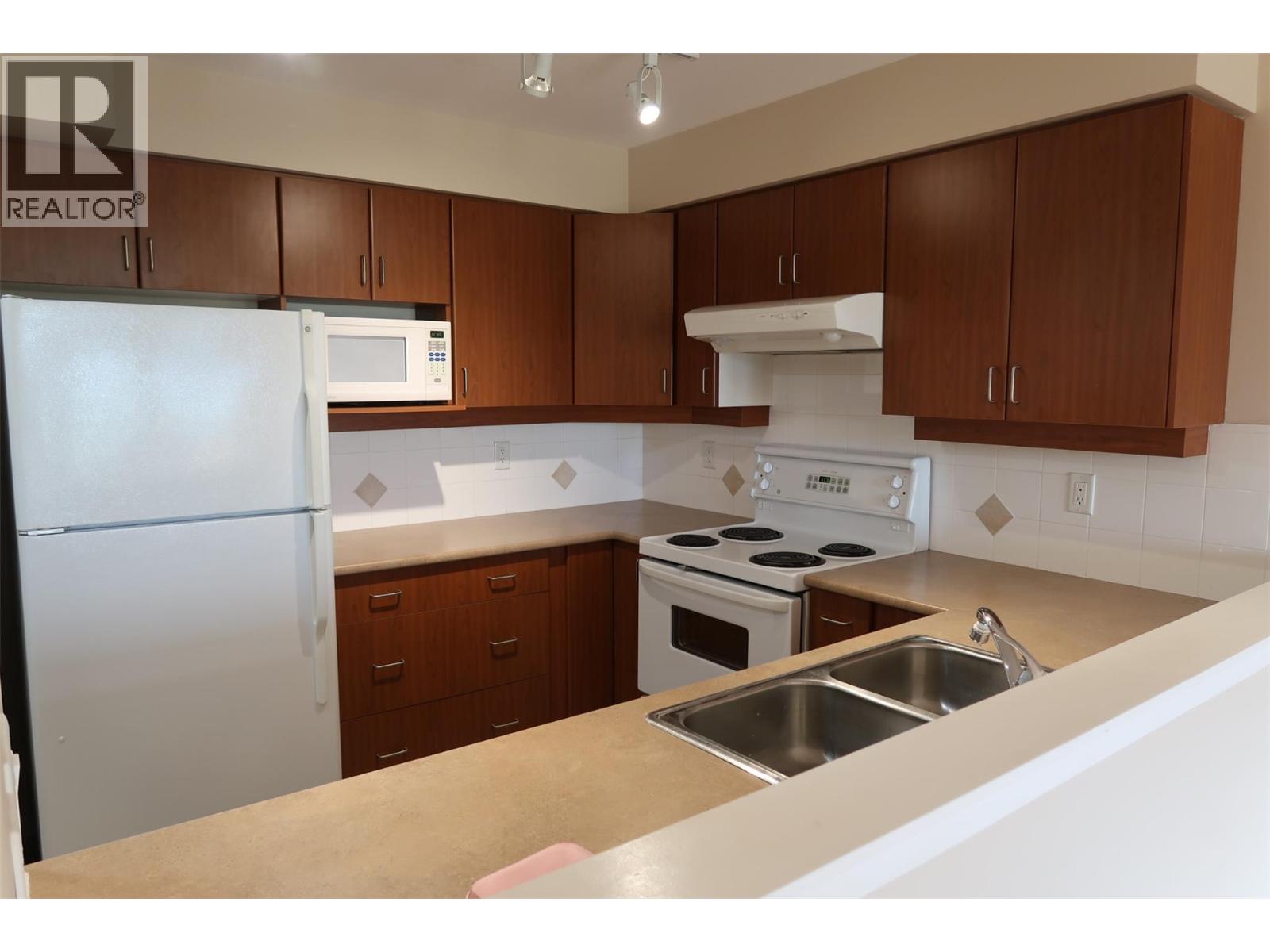 7600 COTTONWOOD Drive Unit# 404, Osoyoos