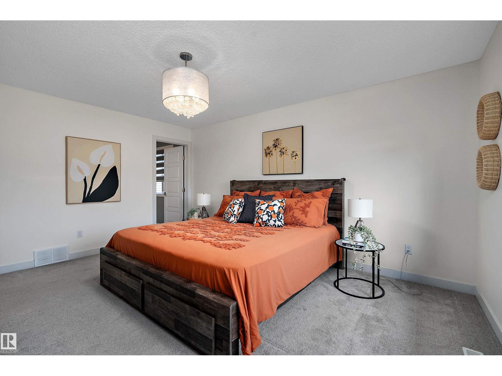 15832 11 AV SW - 32