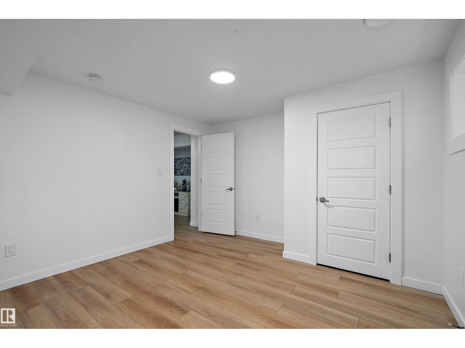 15832 11 AV SW - 41