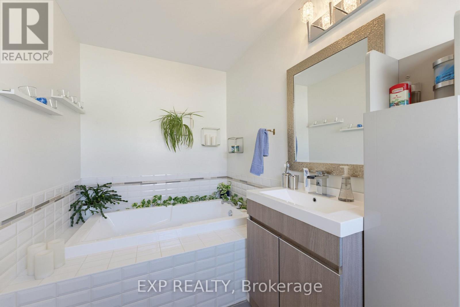 3 Bed, 3 Bath House for Rent in Ottawa – 2215 SILVERADO CRESCENT, Ottawa – MLS# X13651458 - Image 21