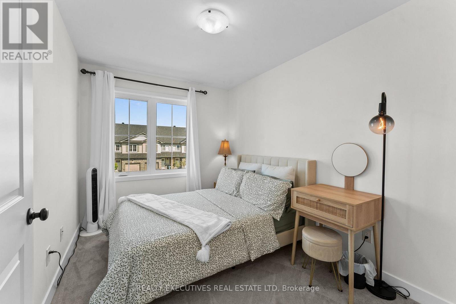 31 WHITCOMB CRESCENT - 18