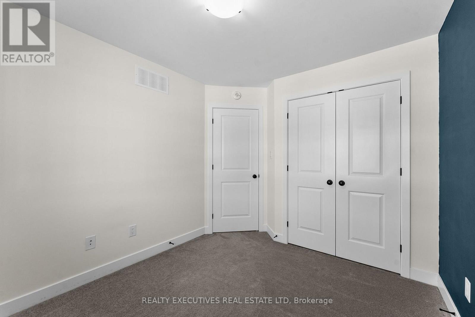31 WHITCOMB CRESCENT - 26