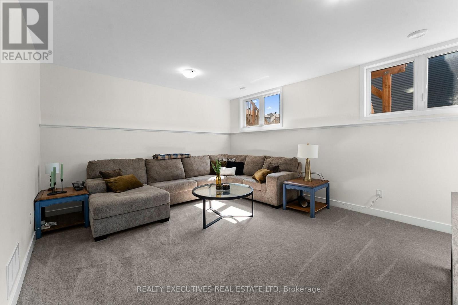 31 WHITCOMB CRESCENT - 29