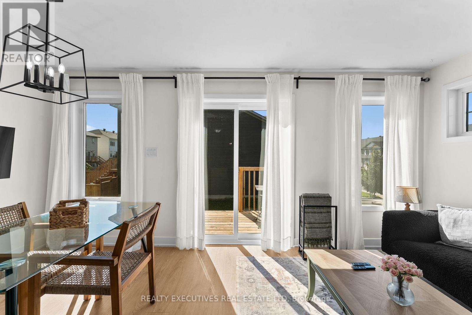 31 WHITCOMB CRESCENT - 9