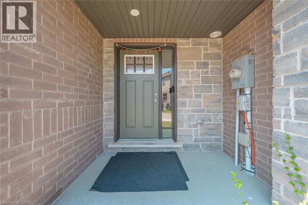 135 HARDCASTLE Drive Unit# 35 — photo 3