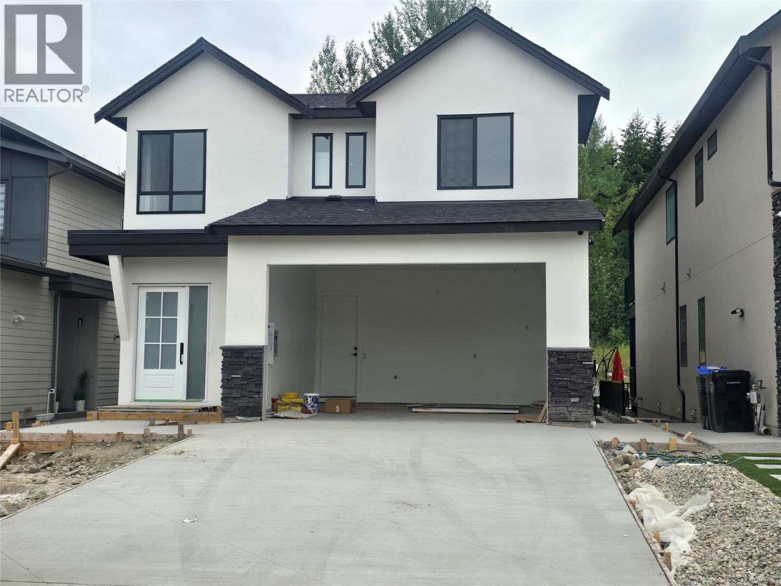 996 Bull Crescent