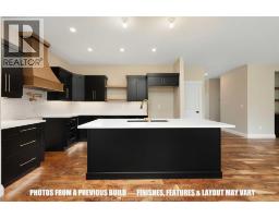 Living room/Fireplace - 120 Bloomington Way, Chatham, ON N7L0H1 Photo 14