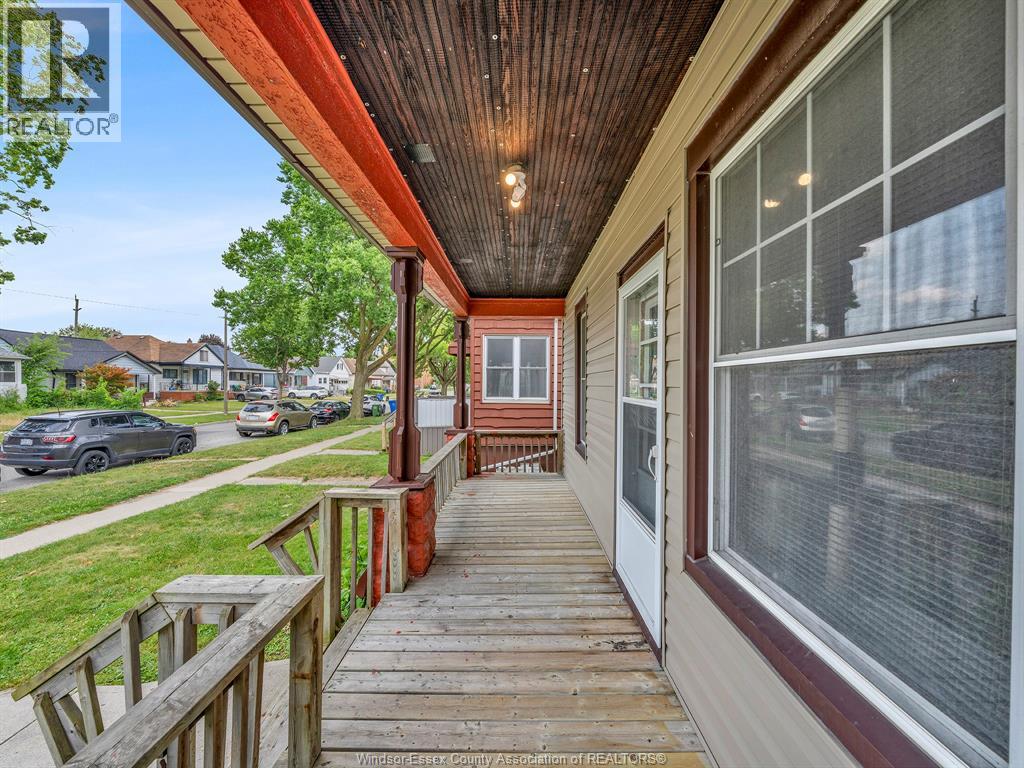 489 MCKAY AVENUE - Image 8