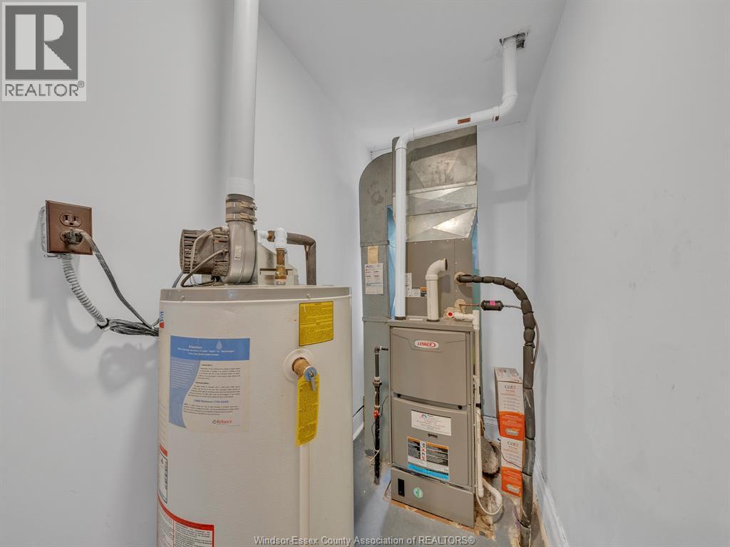 489 MCKAY AVENUE - 32
