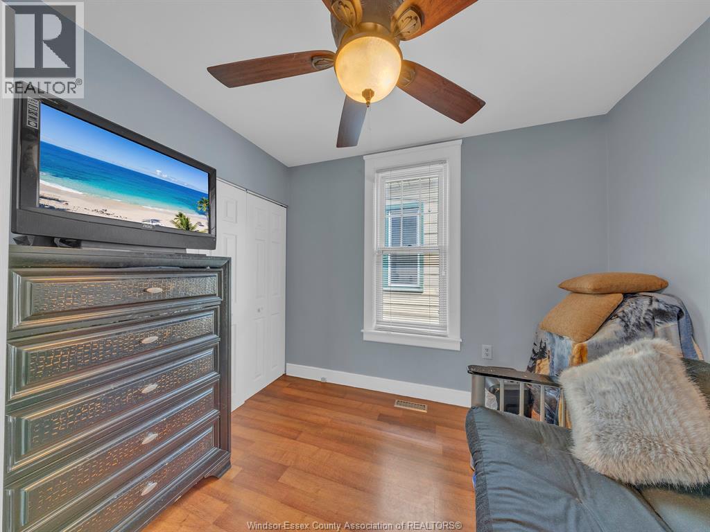 489 MCKAY AVENUE - 27