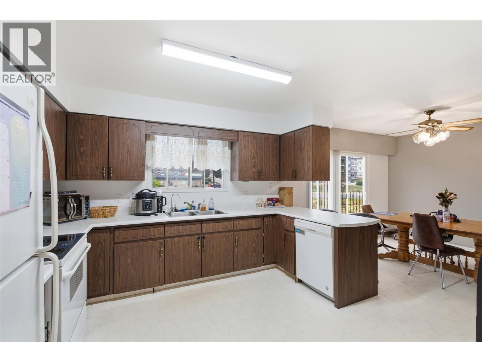 2475 Irvine Avenue - Image 7