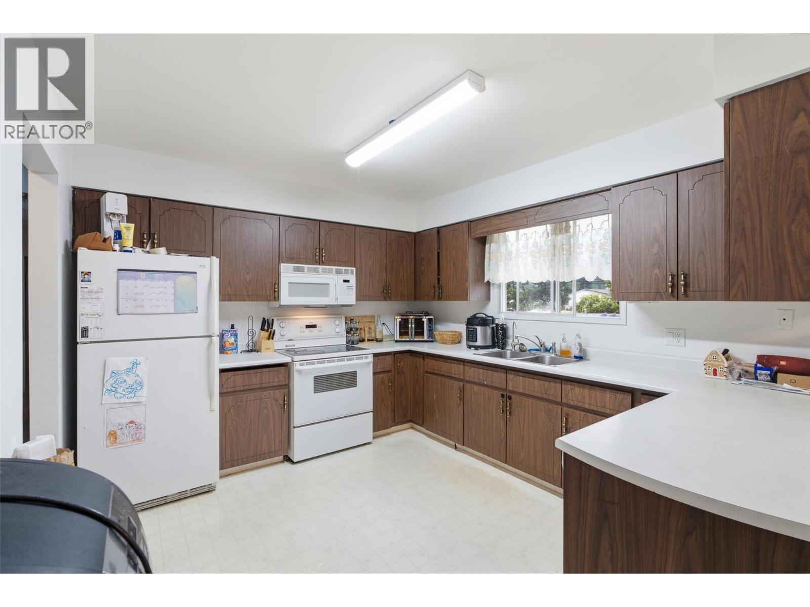 2475 Irvine Avenue - Image 6