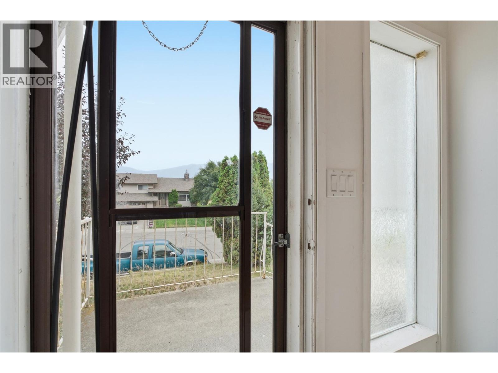 2475 Irvine Avenue - Image 3