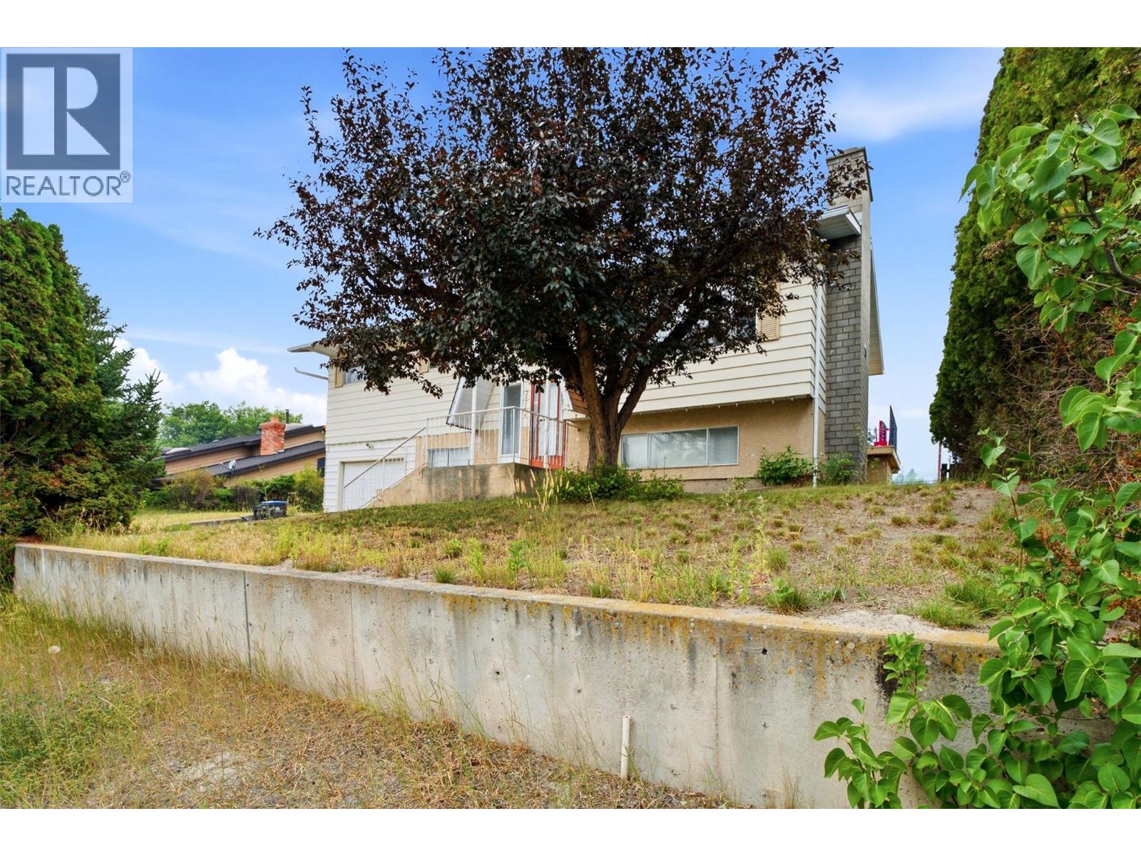 2475 Irvine Avenue - Image 44