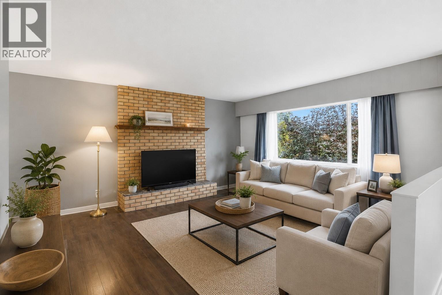 2475 Irvine Avenue - Image 11