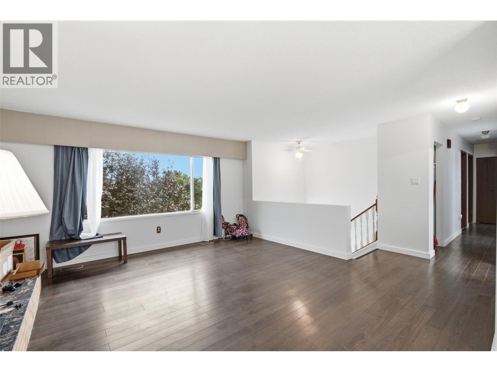 2475 Irvine Avenue - Image 23