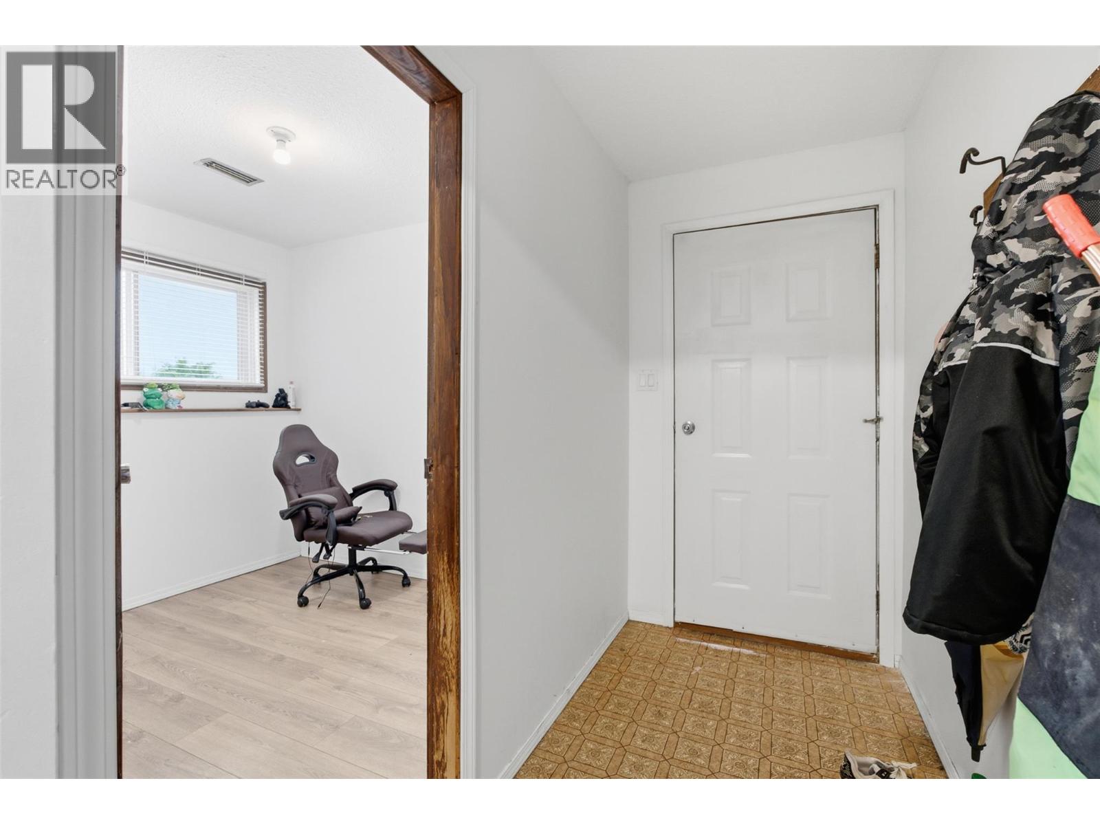 2475 Irvine Avenue - Image 31