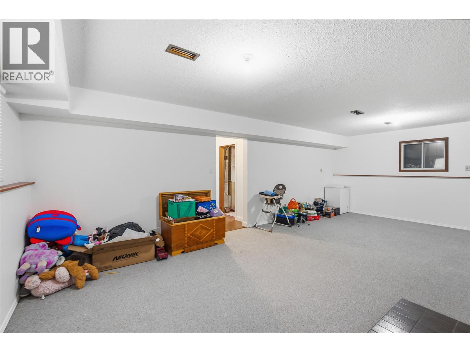 2475 Irvine Avenue - Image 26