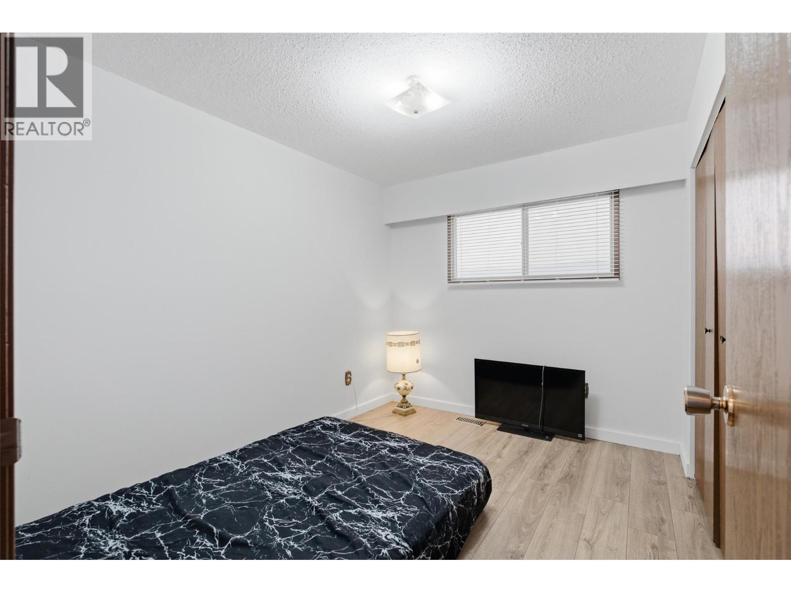2475 Irvine Avenue - Image 15