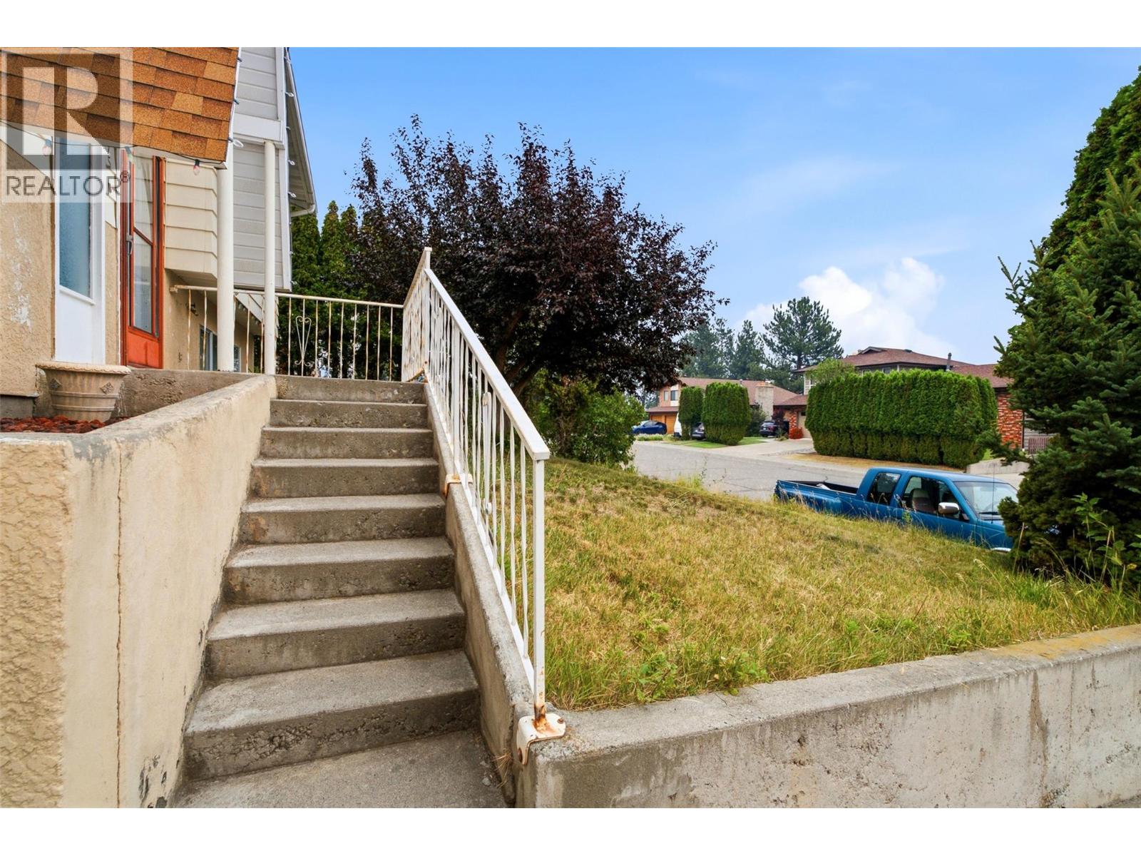 2475 Irvine Avenue - Image 43