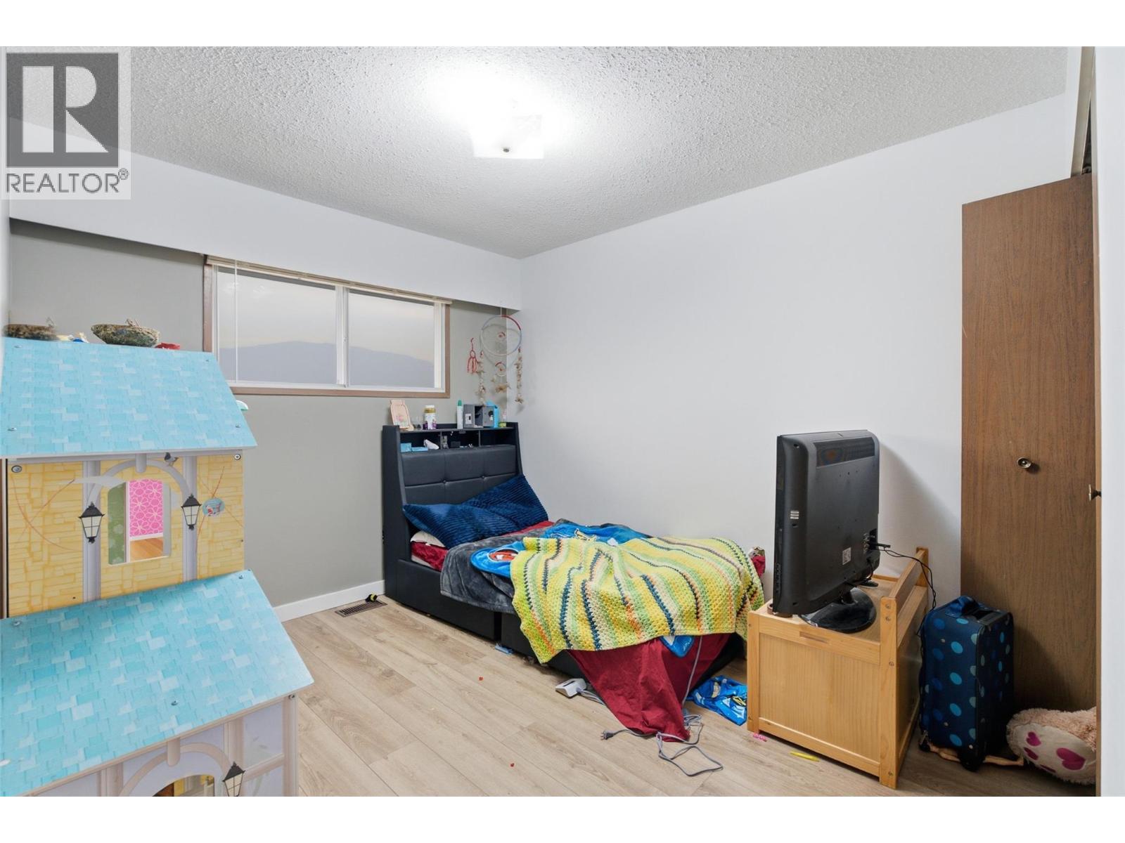 2475 Irvine Avenue - Image 16