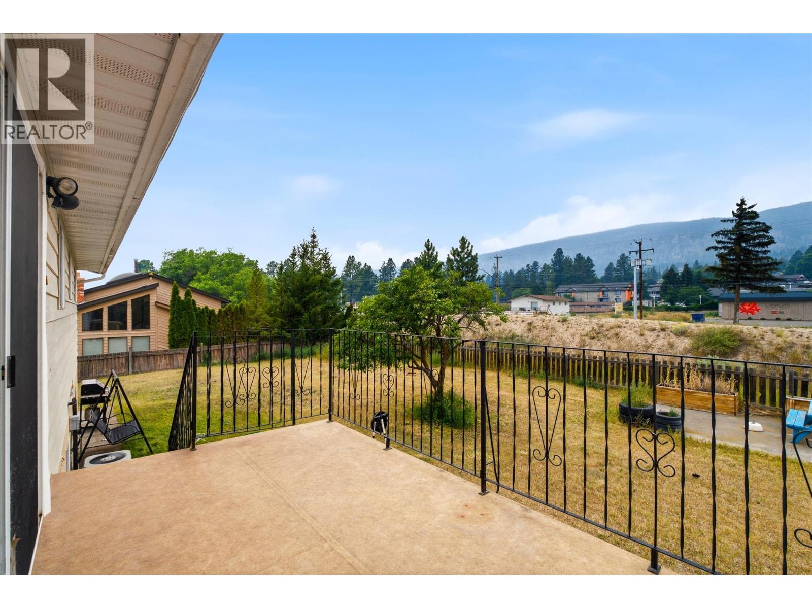 2475 Irvine Avenue - 34